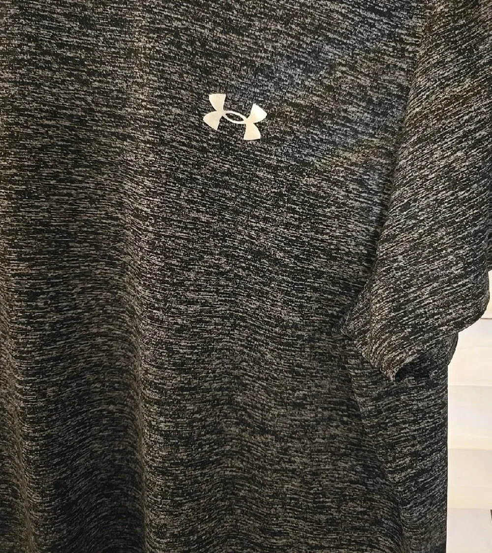 Under Armour Unisex Short-Sleeve Heathered Dark Gray Performance Tee